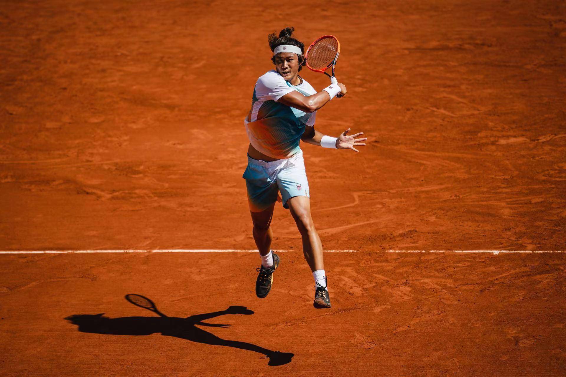 包含罗马尼亚队在比赛中奋力拼搏，成功逆转对手的词条